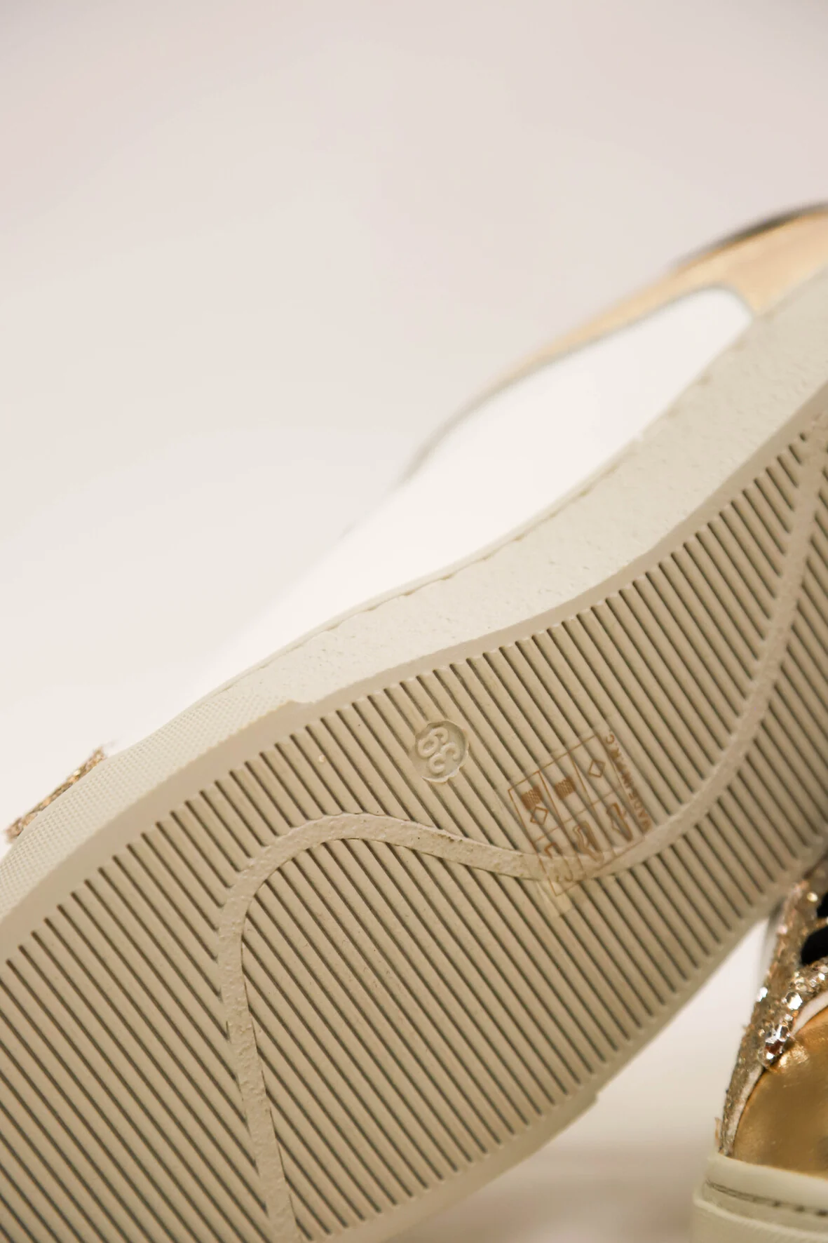 Baskets blanches et dorées Findlay Taille 39 - NEUF – Image 9