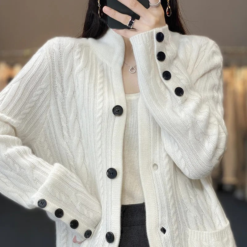 Élégance Douce - Pull en tricot blanc pour un style intemporel – Image 2
